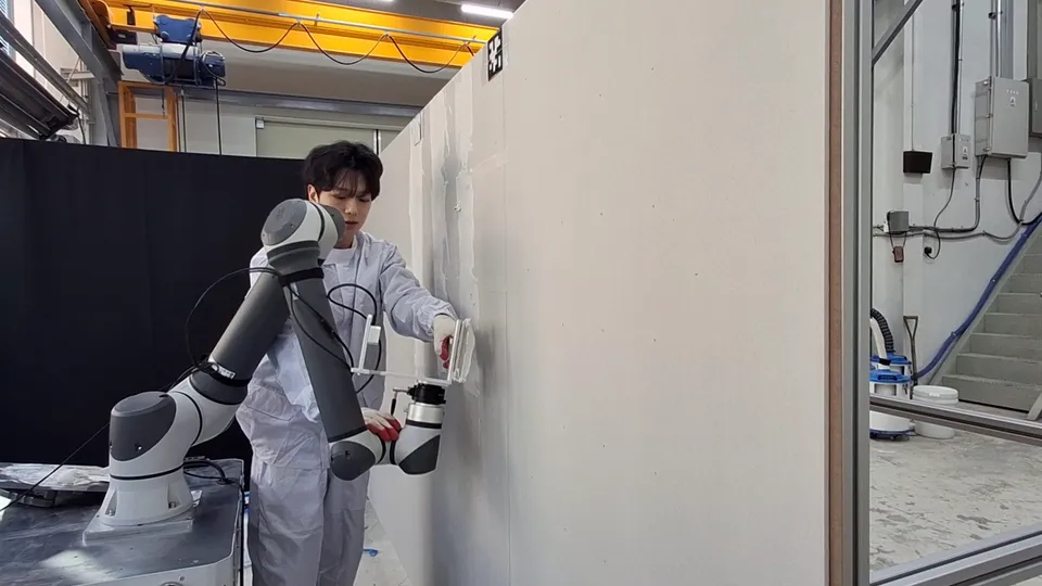 Human-robot collaboration experiment in construction